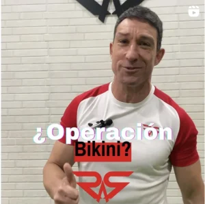 Entrenador diciendo no a la operación bikini